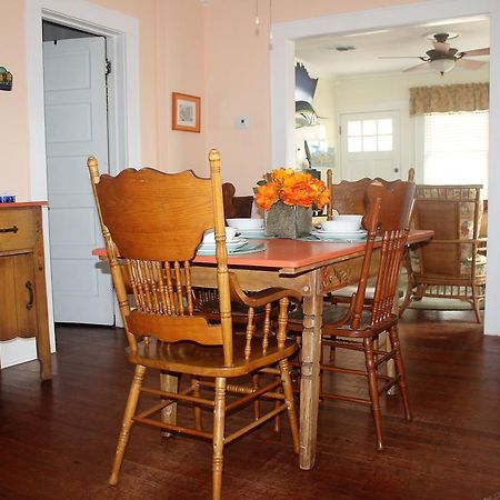 Coronado Palms Coastal Cottage Galveston Exterior photo